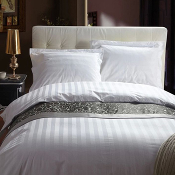 Hotel-stílusú négy darabos ágyneműkészlet 100% pamutból, 40 szálas, 3 cm-es szaténcsík, fehér szatén, kétágyas ágyhoz
