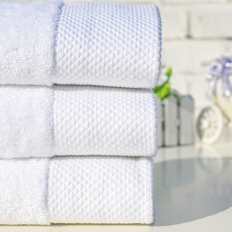 Hotelski bijeli ručnik za kupanje, 100% pamuk, ekstra veliki i debeli, 16S ravna tkanina, 100% pamuk, visoka kvaliteta za hotelsku upotrebu