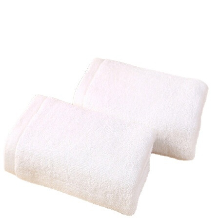 3-dijelni set hotelskih ručnika: ručnik za kupanje, ručnik za lice i ručnik za ruke; 100% pamuk, bijela, ravno tkanje, 120 g/m², izvezeni logotip.