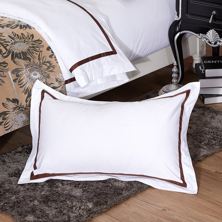 Hotel ágynemű szett 100% pamutból, satin szövésű 60s, fehér, négy darabos