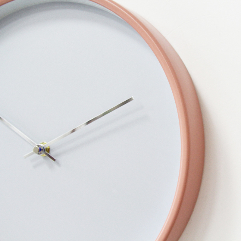Metalni zidni sat, 12 inča (30 cm), minimalistički modern dizajn, tih rad, sivo-ružičasta boja, korejsko-europsko-japanski stil