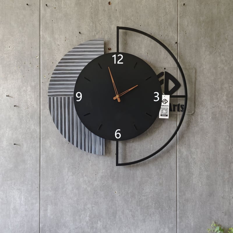 Sat na zid za dnevni boravak, moderan minimalistički dizajn, tih kvarcni mehanizam, zidna montaža.