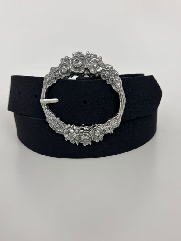 Curea G din microfibră cu cataramă rotundă, în nuanțe bomboane, stil chic minimalist, versatilă pentru jeanși și rochii