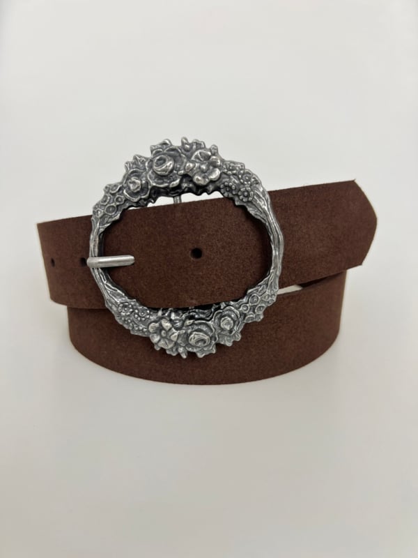 Curea G din microfibră cu cataramă rotundă, în nuanțe bomboane, stil chic minimalist, versatilă pentru jeanși și rochii