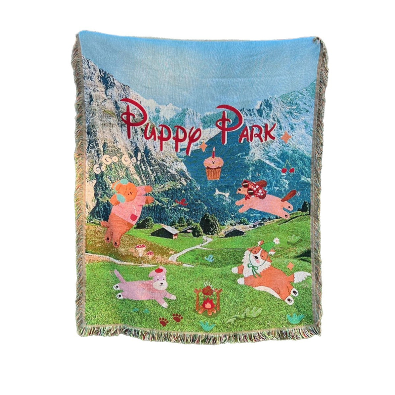 Vintage stil gobelena s preslatkim štenetom u parku, pejzaž snježnih planina i šume; navlaka za kauč i pleteni pokrivač.