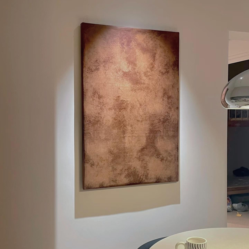 Završena apstraktna slika u stilu Wabi-Sabi za dnevni boravak, visi na zidu s dekorom od osušenog drveta i žute kožne tkanine, moderni srednjovjekovni retro podni komad