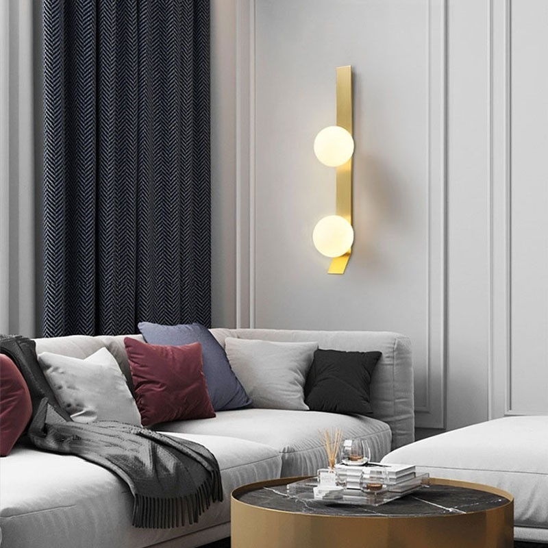 Severna minimalistička zidna lampa s staklenim sjenilom – pogodna za spavaću sobu, dnevni boravak, hodnik i ulaz