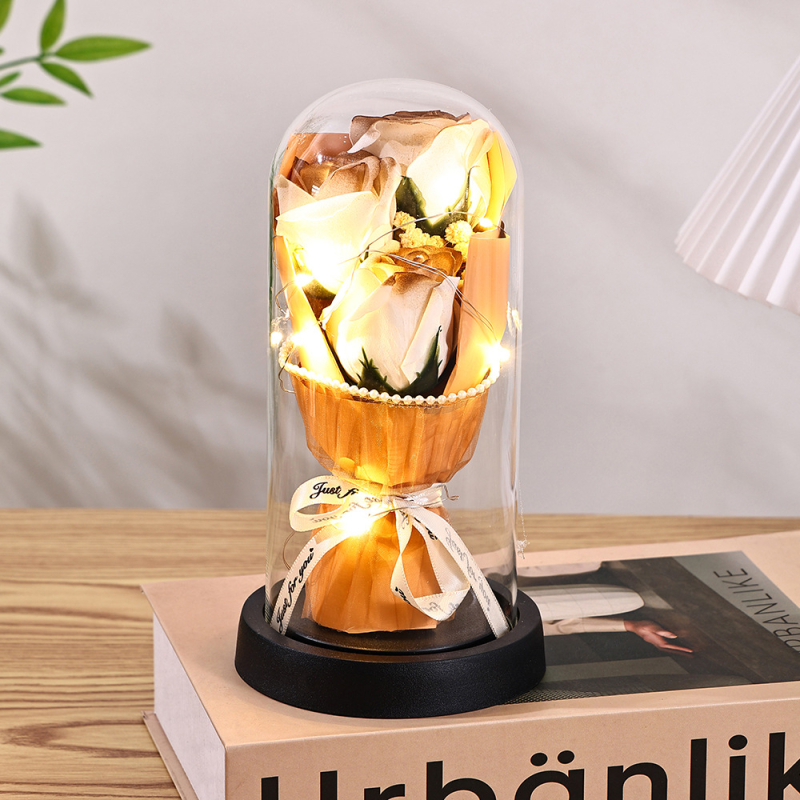 Üvegkupola alatti örök rózsa száraz virágokkal – Anyák napjára készült dekorációs ajándék.