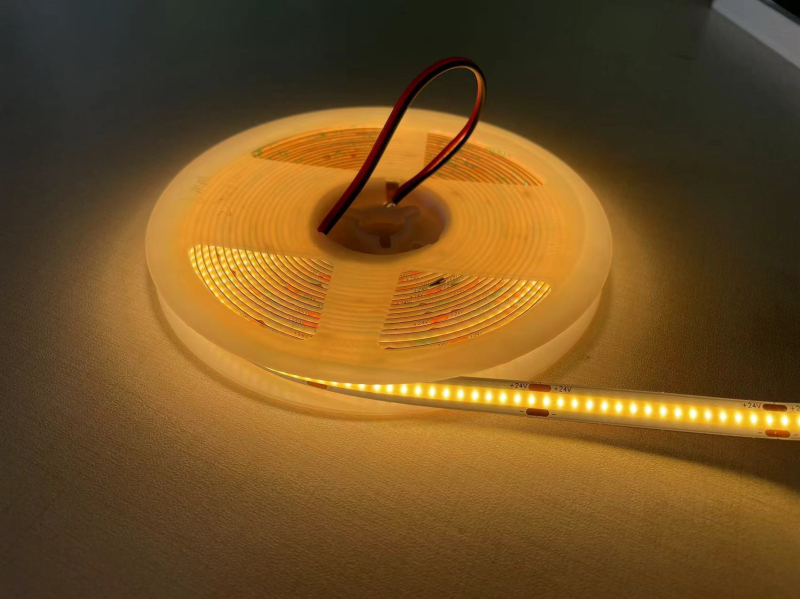 COB LED traka, samoljepljiva, ugrađeni svjetlosni kanal, linearno osvjetljenje, izuzetno tanka, za kućne ormariće i vitrine, kućna uporaba, dodatno osvjetljenje
