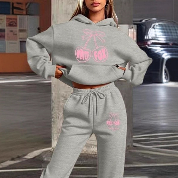 Ženski komplet: hoodie i trenerke s tiskom White Fox slovima, fleec materijal