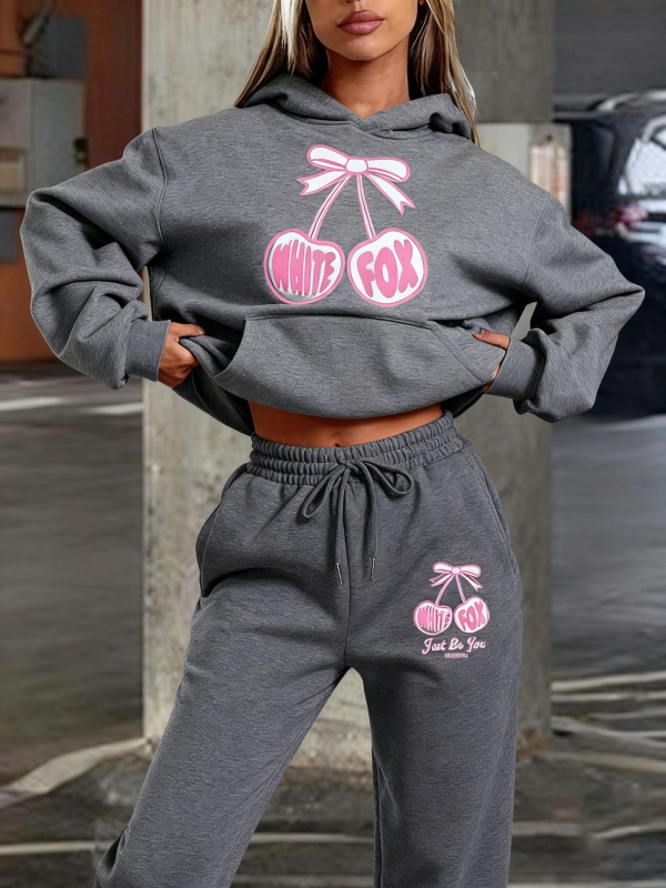 Ženski komplet: hoodie i trenerke s tiskom White Fox slovima, fleec materijal