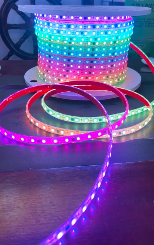 WS2811 12V programabilna RGB LED traka, vodootporna, 5050 LED dioda