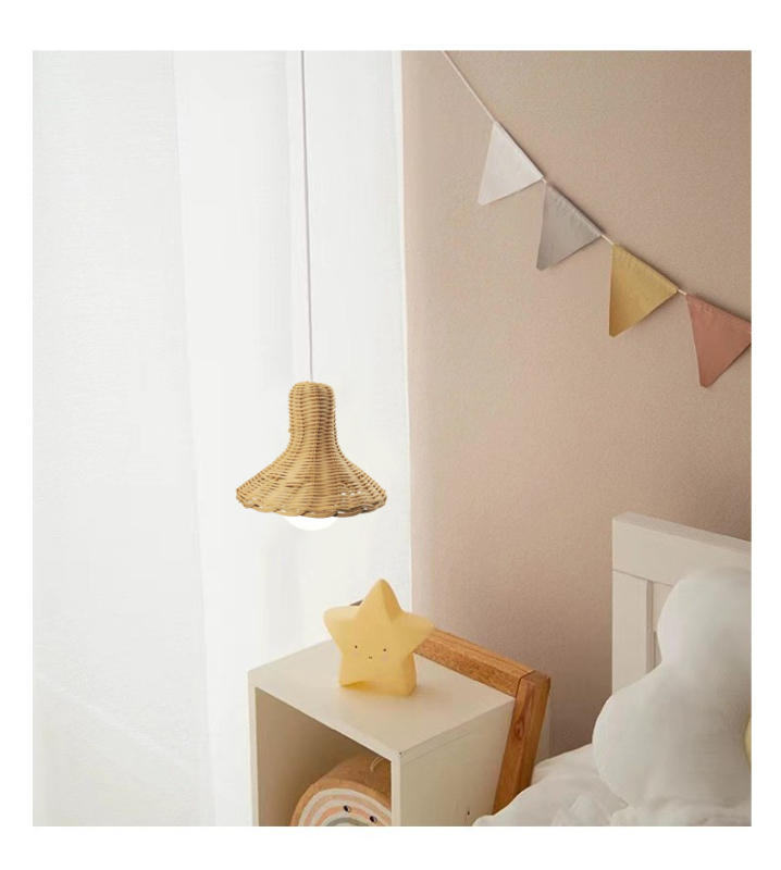 Viseća lampa od ratana za dječju sobu, ručno pleteni abažur, model 8965, promjer 15 cm, visina 12 cm.