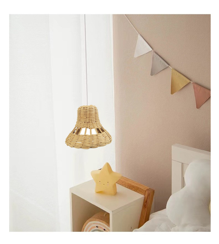Viseća lampa od ratana za dječju sobu, ručno pleteni abažur, model 8965, promjer 15 cm, visina 12 cm.