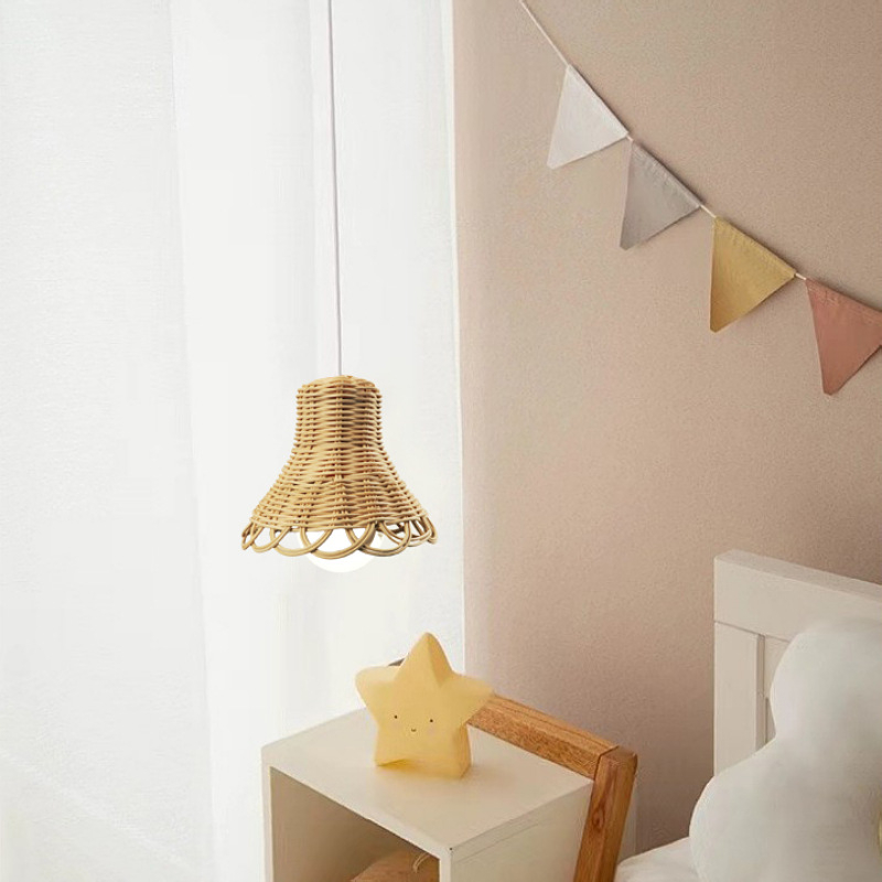 Viseća lampa od ratana za dječju sobu, ručno pleteni abažur, model 8965, promjer 15 cm, visina 12 cm.