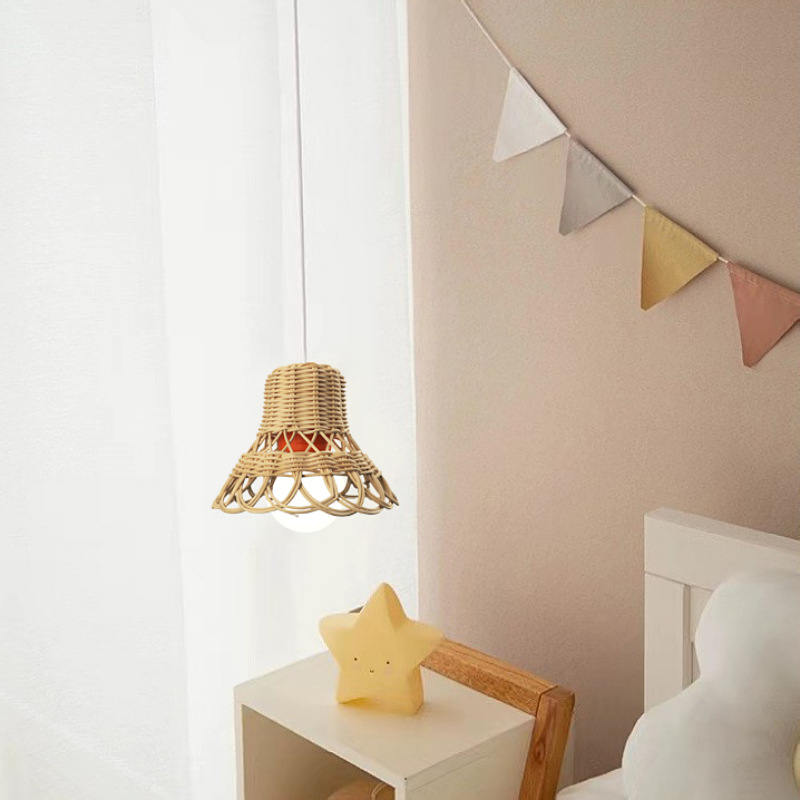Viseća lampa od ratana za dječju sobu, ručno pleteni abažur, model 8965, promjer 15 cm, visina 12 cm.