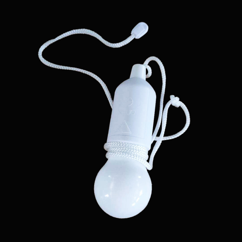 Viseća lampa od ratana za dječju sobu, ručno pleteni abažur, model 8965, promjer 15 cm, visina 12 cm.