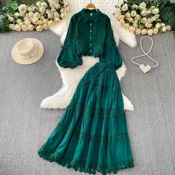Set franțuzesc retro: bluză cu dantelă și panouri transparente, mâneci lantern, top scurt și fustă cu talie înaltă, croi A-line pentru toamnă
