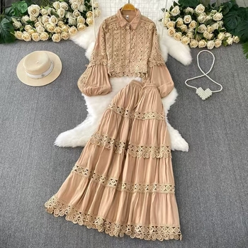 Set franțuzesc retro: bluză cu dantelă și panouri transparente, mâneci lantern, top scurt și fustă cu talie înaltă, croi A-line pentru toamnă
