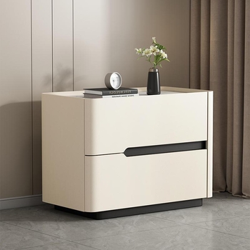 Nočný stolík z masívneho dreva s doskou z bridlice, krémová farba, moderný minimalistický dizajn, taliansky štýl, stojaci na podlahe, úložný nábytok do spálne