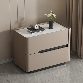 Nočný stolík z masívneho dreva s doskou z bridlice, krémová farba, moderný minimalistický dizajn, taliansky štýl, stojaci na podlahe, úložný nábytok do spálne