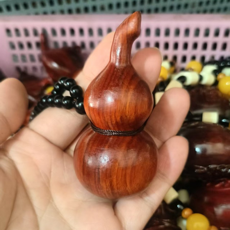 Серия Rosewood — дърворезба: чайник със дръжка във форма на тиква, декоративни висящи изделия от твърдо дърво