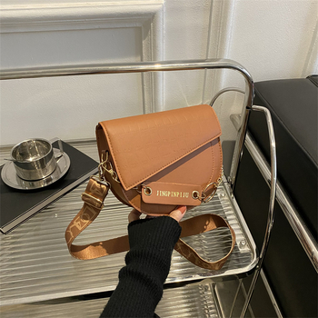 Ženska crossbody torba s jedinstvenim dizajnom, silueta sedla s blok bojama, minimalistička i svestrana za svakodnevnu uporabu, moda 2022
