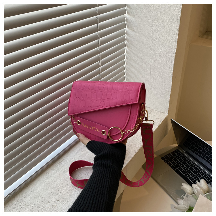 Ženska crossbody torba s jedinstvenim dizajnom, silueta sedla s blok bojama, minimalistička i svestrana za svakodnevnu uporabu, moda 2022