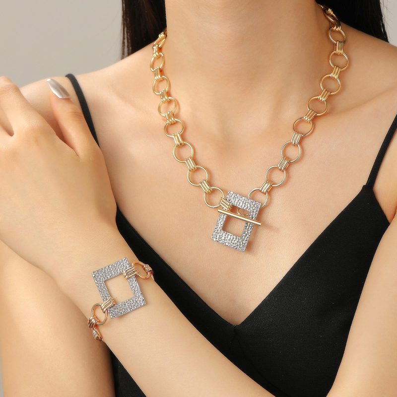 Višeslojna metalna ogrlica s zavijenim uzorkom i lančićem za ključnu kost; choker, unisex punk stil; set s nakitom za ruku