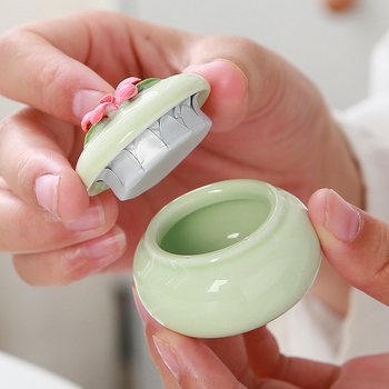 Ručni keramički spremnik s cvjetnim uzorkom za kozmetiku, mini kutija u starinskom stilu za ruž, zatvorena porcelanska bočica za kremu za lice i ruž.