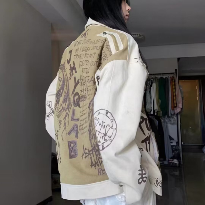 Ženska baseball jakna u američkom stilu s graffiti dizajnom, jedinstven dojam biker/workwear