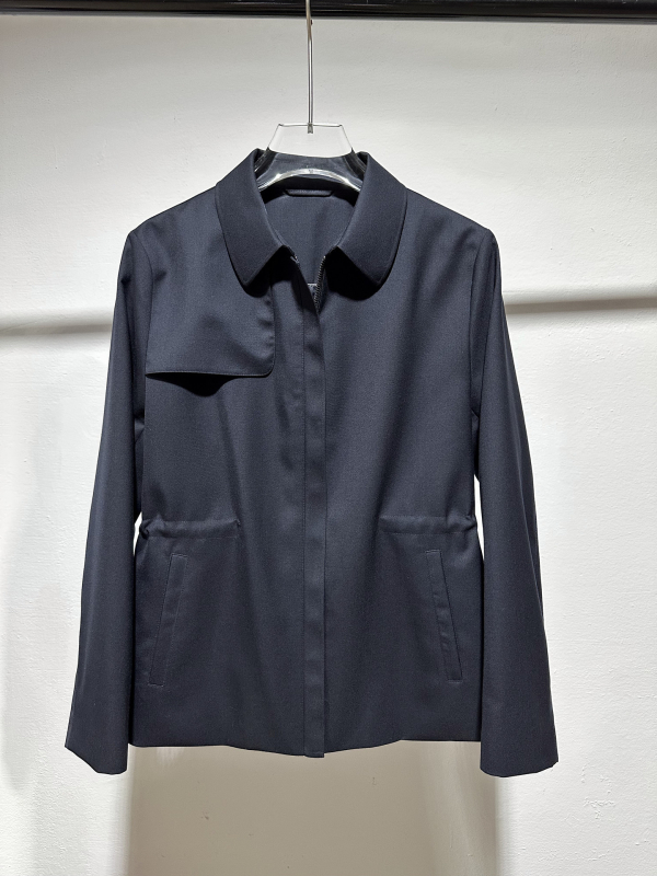Női gyapjú kabát kötőzsinórral, windbreaker-stílus, kék-fekete, közepes hosszúságú (65–80 cm), téli 2025