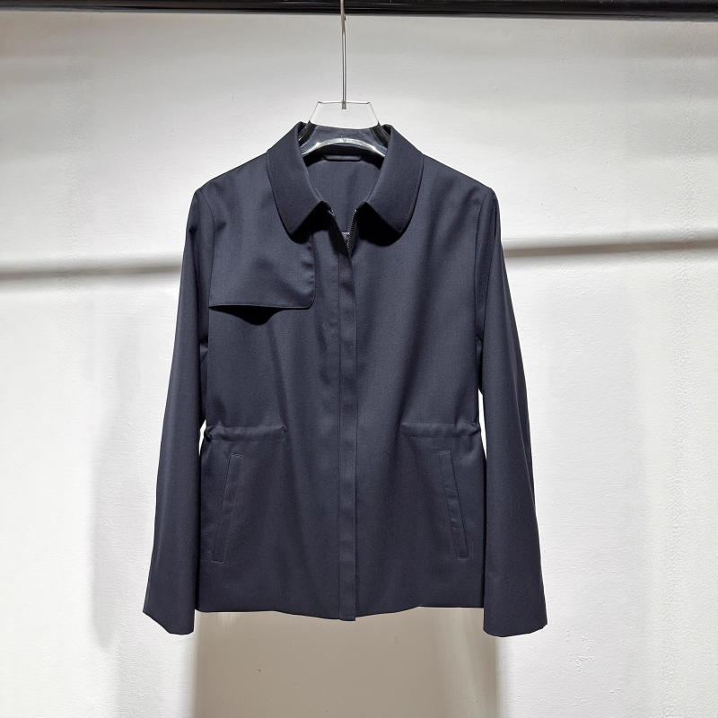 Női gyapjú kabát kötőzsinórral, windbreaker-stílus, kék-fekete, közepes hosszúságú (65–80 cm), téli 2025