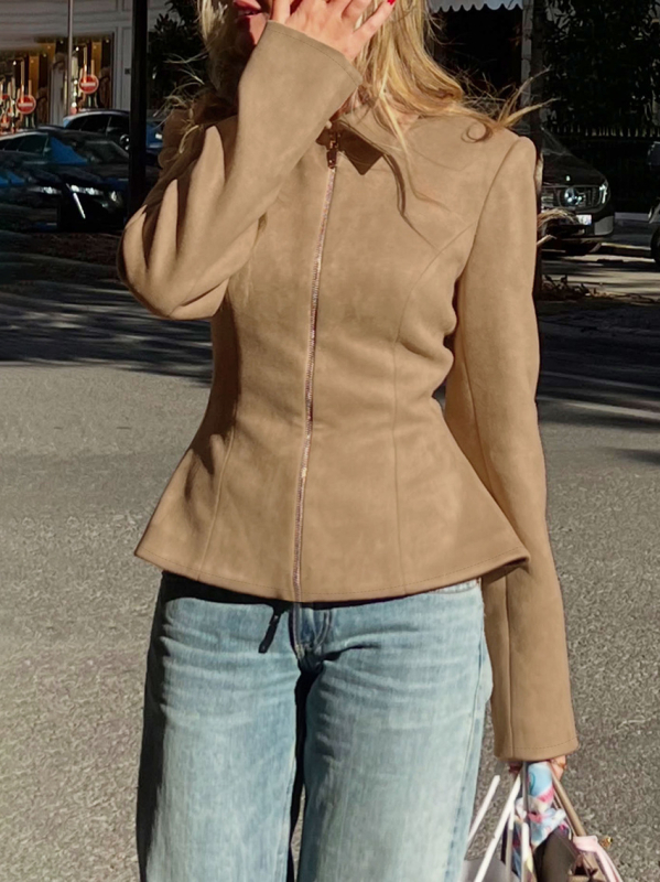 Khaki blejzer od imitacije suedea sa stezanjem u struku, jesen-zima 2025, retro stil, elegantan poslovni komad