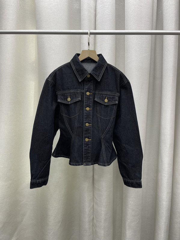 Pamukasta traper jakna s reverom, uski kroj, američki retro stil