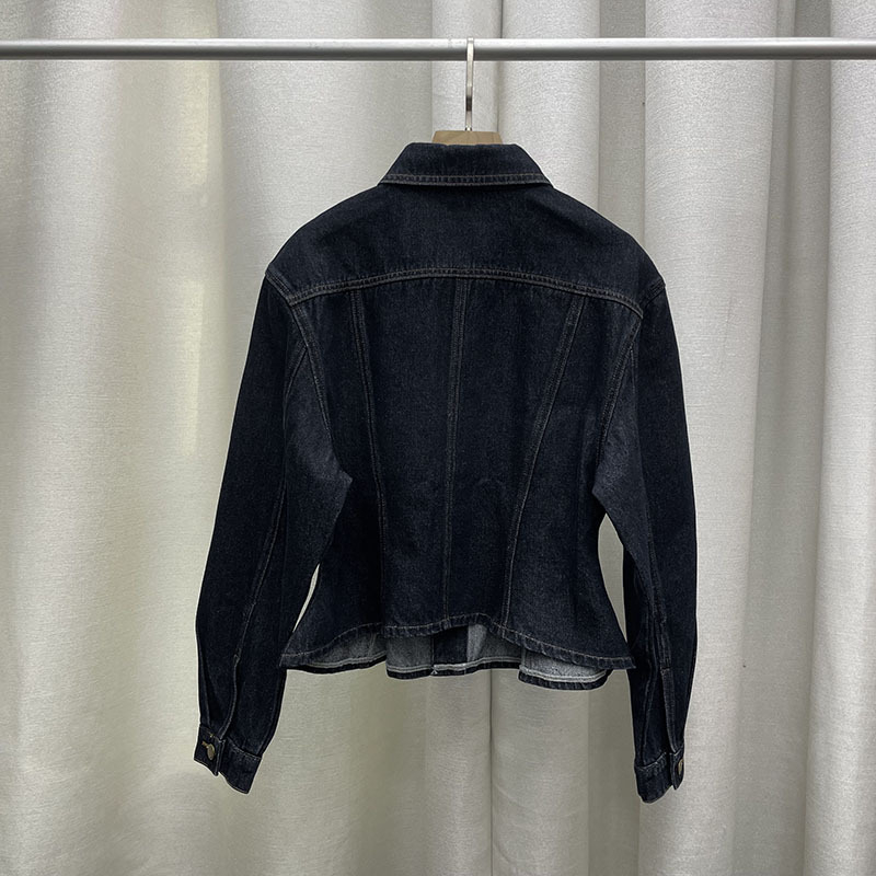 Pamukasta traper jakna s reverom, uski kroj, američki retro stil