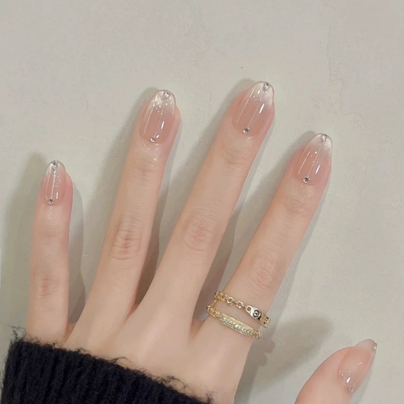 Ručne izrađene naljepnice za nokte s gradijentom cat-eye nude nijanse, minimalistički dizajn, vrhunski završetak