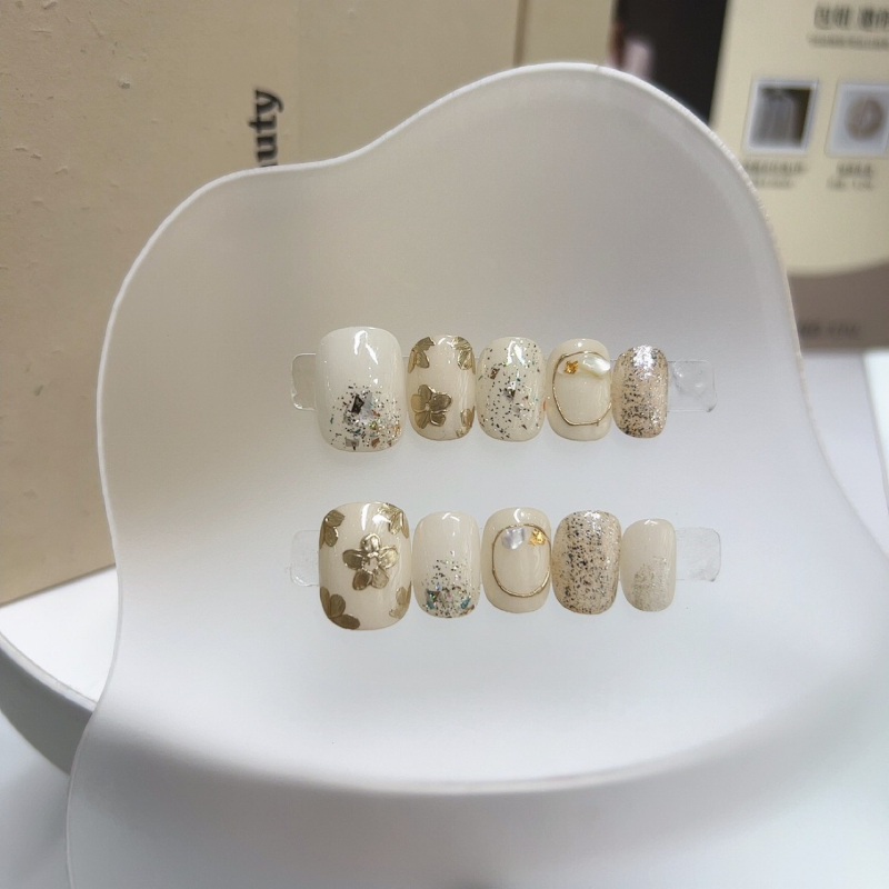 Kézzel festett, viselhető műkörmök gradienttel, rózsa és tulipán mintákkal, japán ihletésű, elegáns megjelenés