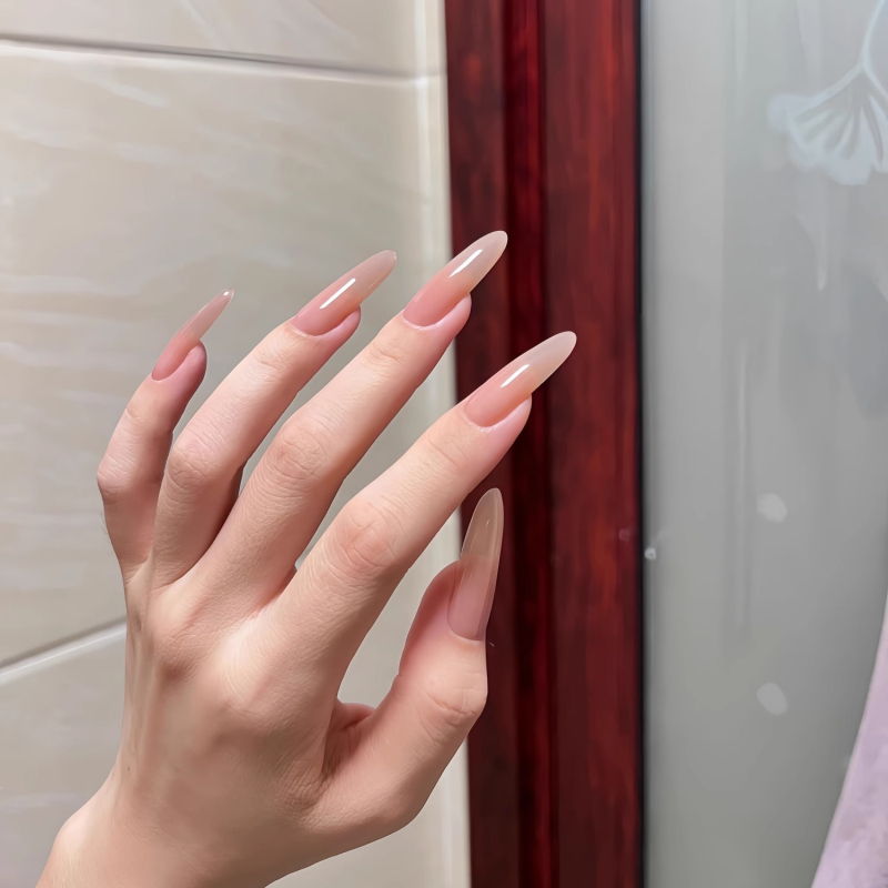 Kézzel készített nude színátmenetes viselhető műköröm tippek és matricák, magas minőségű