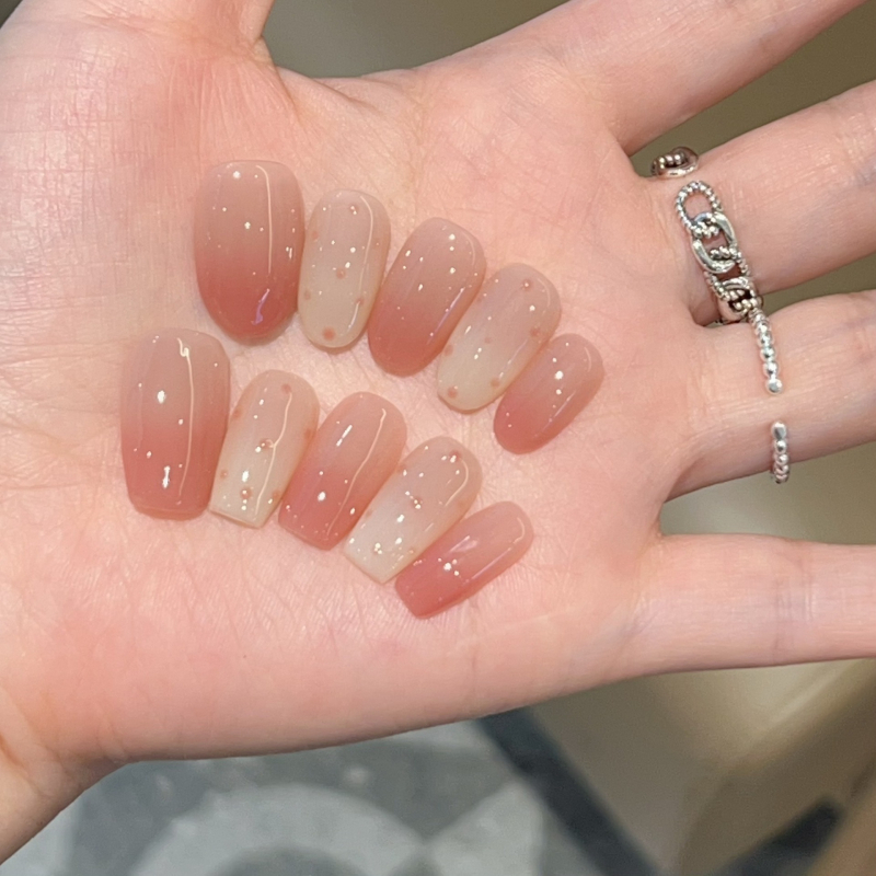 Milk Bubble gradiens nude színű málna pöttyökkel, kézzel készített felhelyezhető műkörmök, modell J282, doboz és szerszámkészlet
