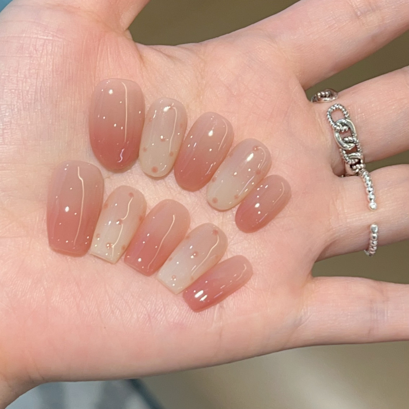 Milk Bubble gradiens nude színű málna pöttyökkel, kézzel készített felhelyezhető műkörmök, modell J282, doboz és szerszámkészlet