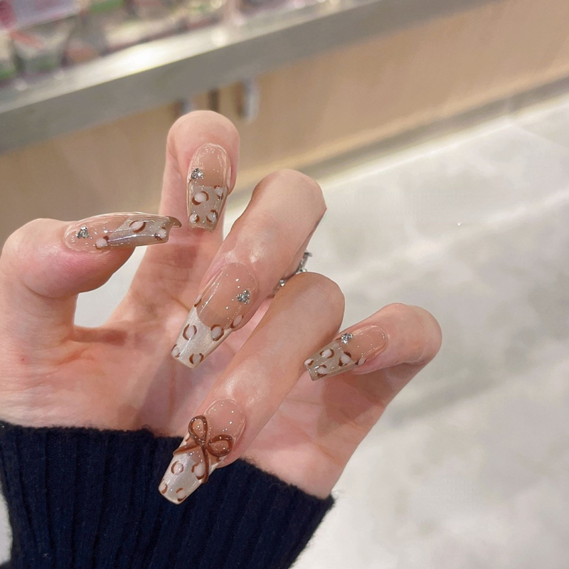 Őszi–téli rövid francia leopard mintás műköröm matricák, kézzel készített, viselésre kész, levehető