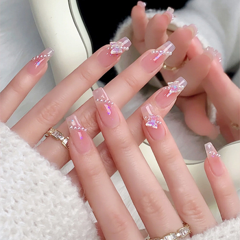 Viselhető műkörmök díszítő matricákkal: gradient blush, aurora pillangó dizájn