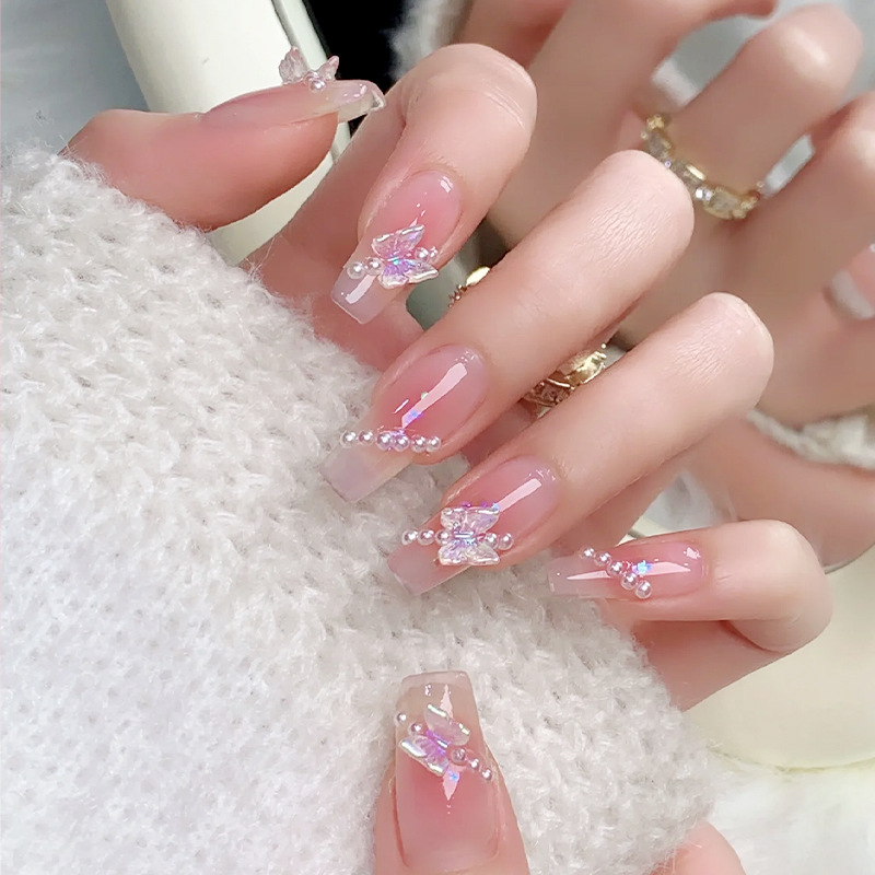 Viselhető műkörmök díszítő matricákkal: gradient blush, aurora pillangó dizájn