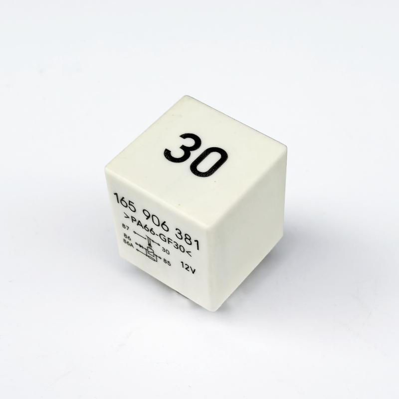 Relé 30 za ECU VW Passat i Audi A6, dio 165906381
