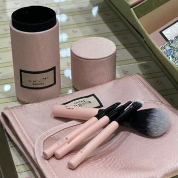 Rózsaszín sminkecset készlet, 4 darab: pirosító ecset, szemhéjfesték ecset, eyeliner ecset és korrektor ecset, hordozható