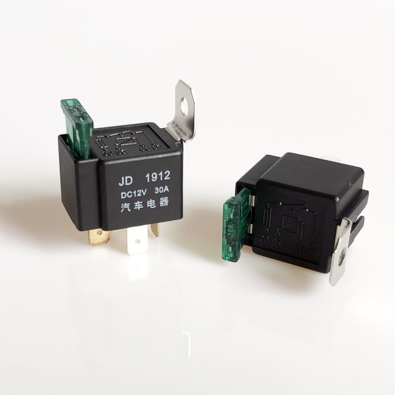 12V automatsko rele s 4 pinom, s utičnicom srednjeg tipa osigurača i 30A osiguračem, uz bazu