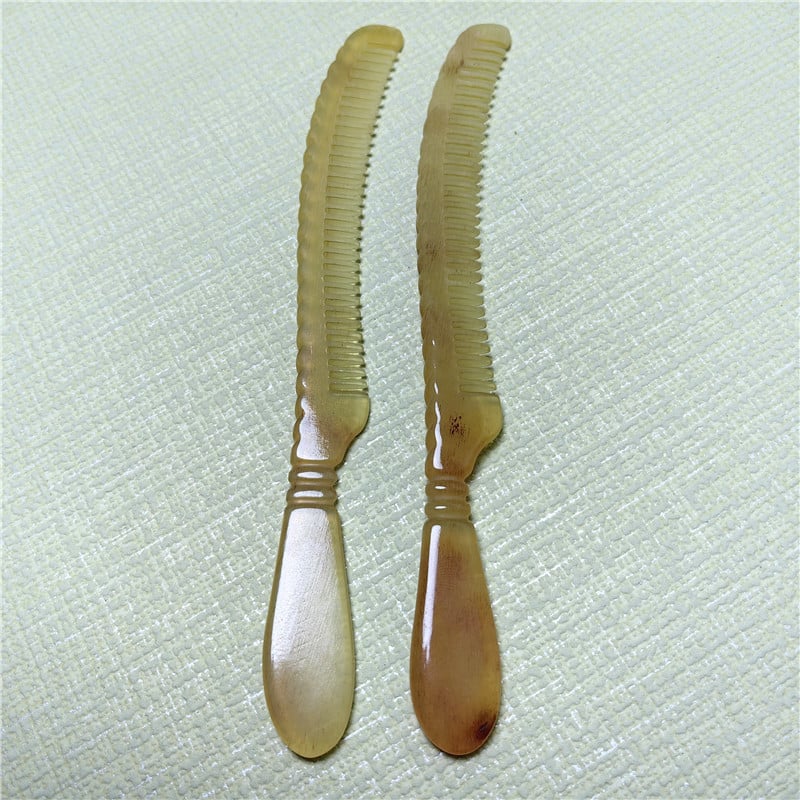 18 cm hosszú hajkefe kos-szarv fogantyúval, körülbelül 2 cm széles, vékony és sűrű fogak, antistatikus és hajat kímélő, keskeny, vékony kivitel