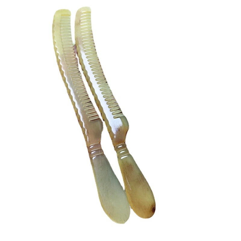 18 cm hosszú hajkefe kos-szarv fogantyúval, körülbelül 2 cm széles, vékony és sűrű fogak, antistatikus és hajat kímélő, keskeny, vékony kivitel