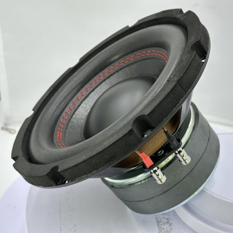 8-inčni subwoofer s dvostrukim magnetskim sustavom, papirnatom membranom i pjenastim rubom